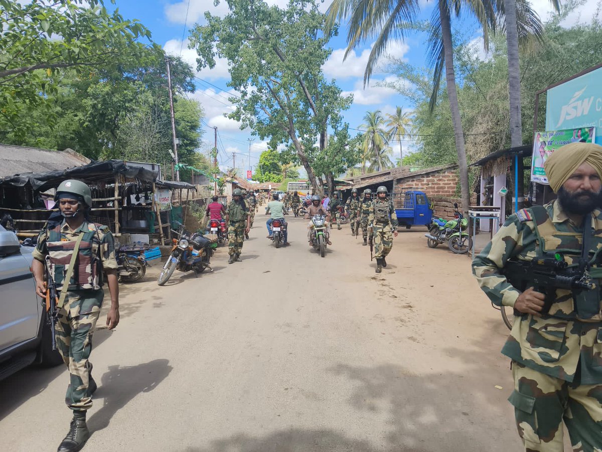 My vote, My duty... A flag march was carried out in connection with #Election2024 by the troops of #BSFOdisha with local police under Bolgarh PS of Khurda district for the safe and impartial voting.