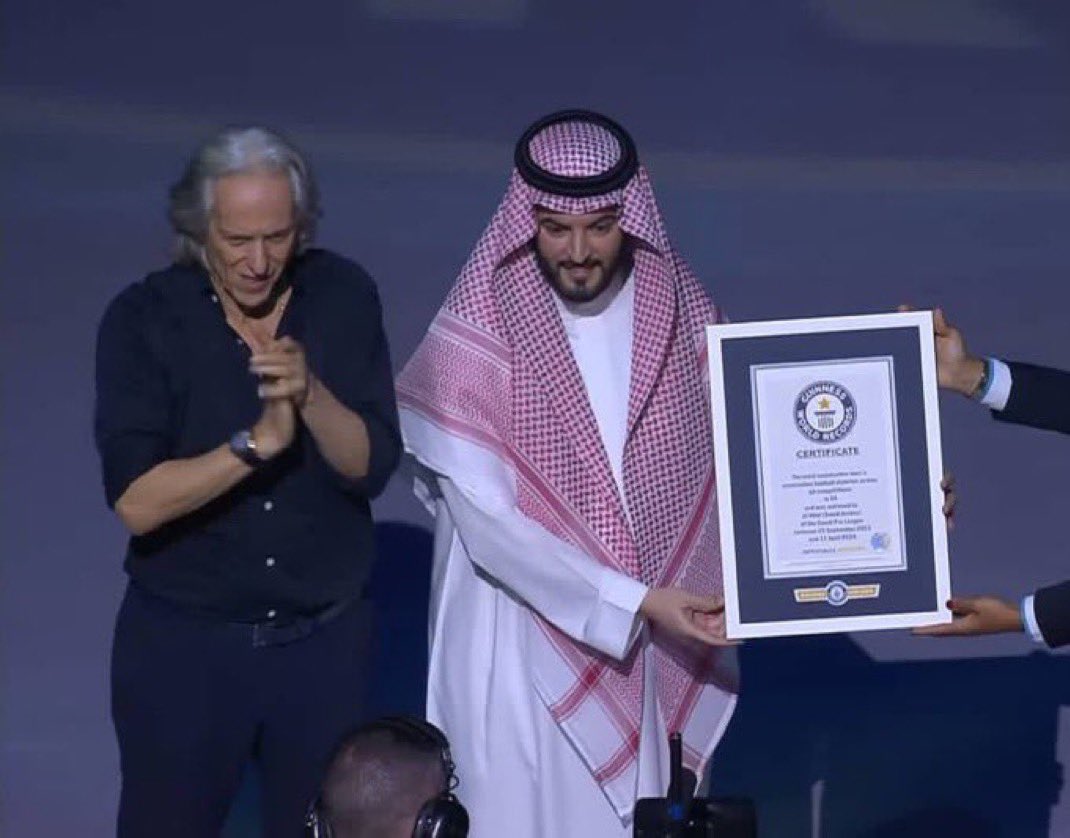 al_ayashi1's tweet photo. #تتويج_الهلال

مو تتؤيج دوري وبس تااااريخ وارقام قياسية عالمية يحققها الهلال ف موسم واحد بسس أعظم نادي في تاريخ كرة القدم💙💙💙💙💙💙 https://t.co/IzIiAIQC5J