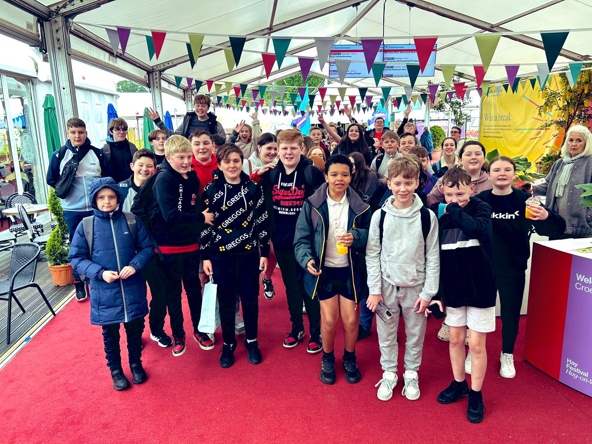 EmmaAnneJohn's tweet photo. Hay Festival 2024! Our wonderful @AfontafHigh pupils had a great day listening to and meeting some inspiring authors. Thank you for welcoming us @hayfestival 📚 🖊️ https://t.co/t8p0zDTmP5