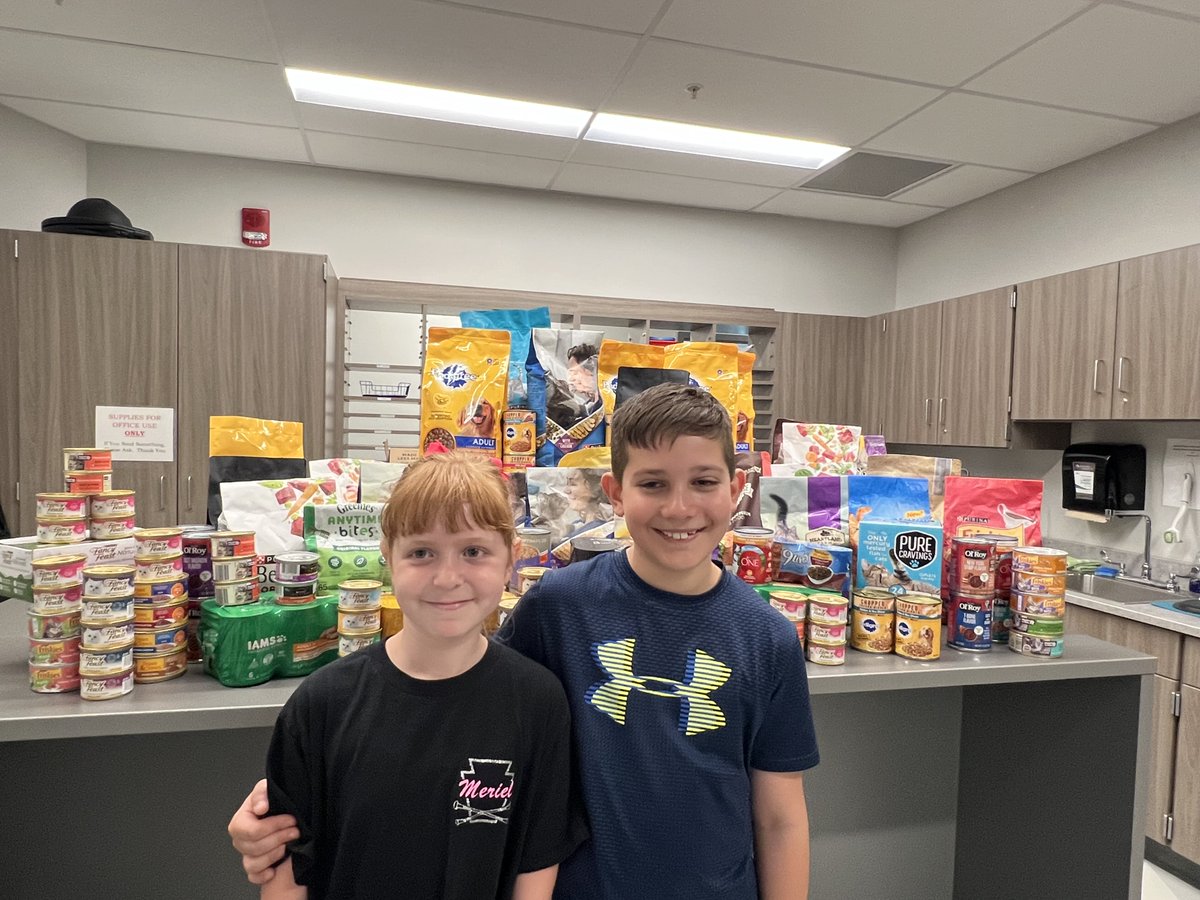 RLSD_Beavers's tweet photo. Today was our first ever District-Wide Community Kindness Day!

Each of our schools partnered with a local nonprofit to work on projects.

(thread) https://t.co/s7ARmL7wlI