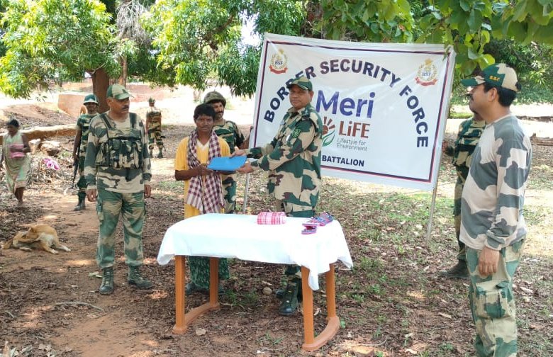 A campaign to donate essential items was conducted by 99 Bn #BSFOdisha under the aegis of My life Amplification Plan- 2024 #BSF #FirstLineofDefence