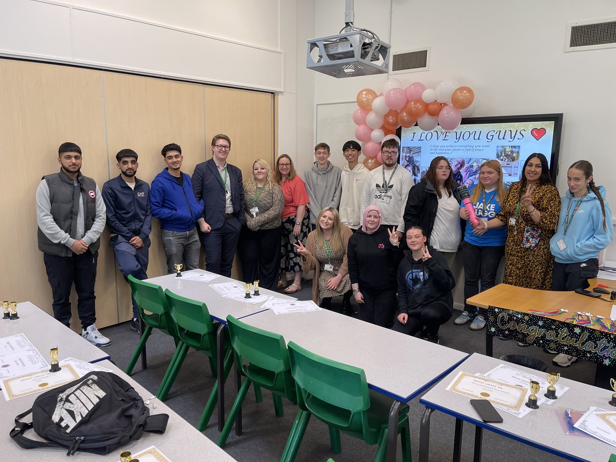 OfficialNUSA's tweet photo. Parting is such sweet sorrow.
Farewell to our #TeamYear13 a group full of personalities; theyโll change the world for good, #TheNUSAWay ๐ข๐ Our staff will miss them! @NUSASixthForm @miss_strawson @StrawsonMiss ๐ธ@MrBradfordNUSA @MissHaxby @SCoate88150 @MissMalhiSlays #Pride โฅ๏ธ https://t.co/M3RovHbc62