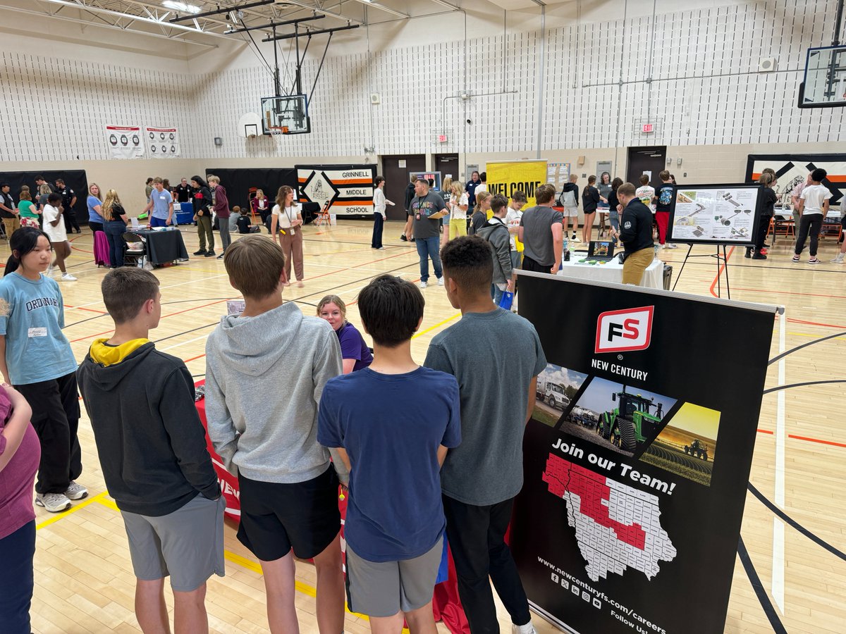 NCFS1's tweet photo. We had a blast sharing insights about New Century FS to Grinnell Middle School students. Their enthusiasm &amp; curiosity were amazing to see! Special thanks to our recruiter, Amanda Rea, and Marketing Specialist, Trent Vollstedt, for making this possible.  #FutureLearners #NCFS https://t.co/2QuY2Gvq7x