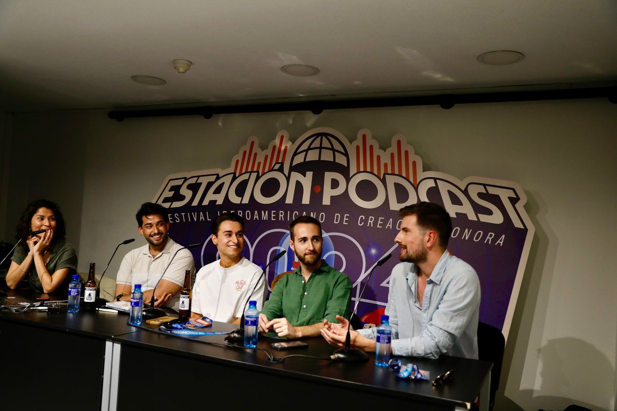PodcastEstacion's tweet photo. ✨ Tarde de #Workshops en @cbamadrid. 

Primero aprendimos sobre el Talent HUB de @PodimoSpain, donde @ThisIsOrteg, @JesusBlanquino, @danyblazquez (Grupete de noche), Sergio Macías (@MeFaltaCalleXd) y Daniel Gallego (El lado oscuro) nos contaron los detalles de este programa. https://t.co/lL6bggZ0LR