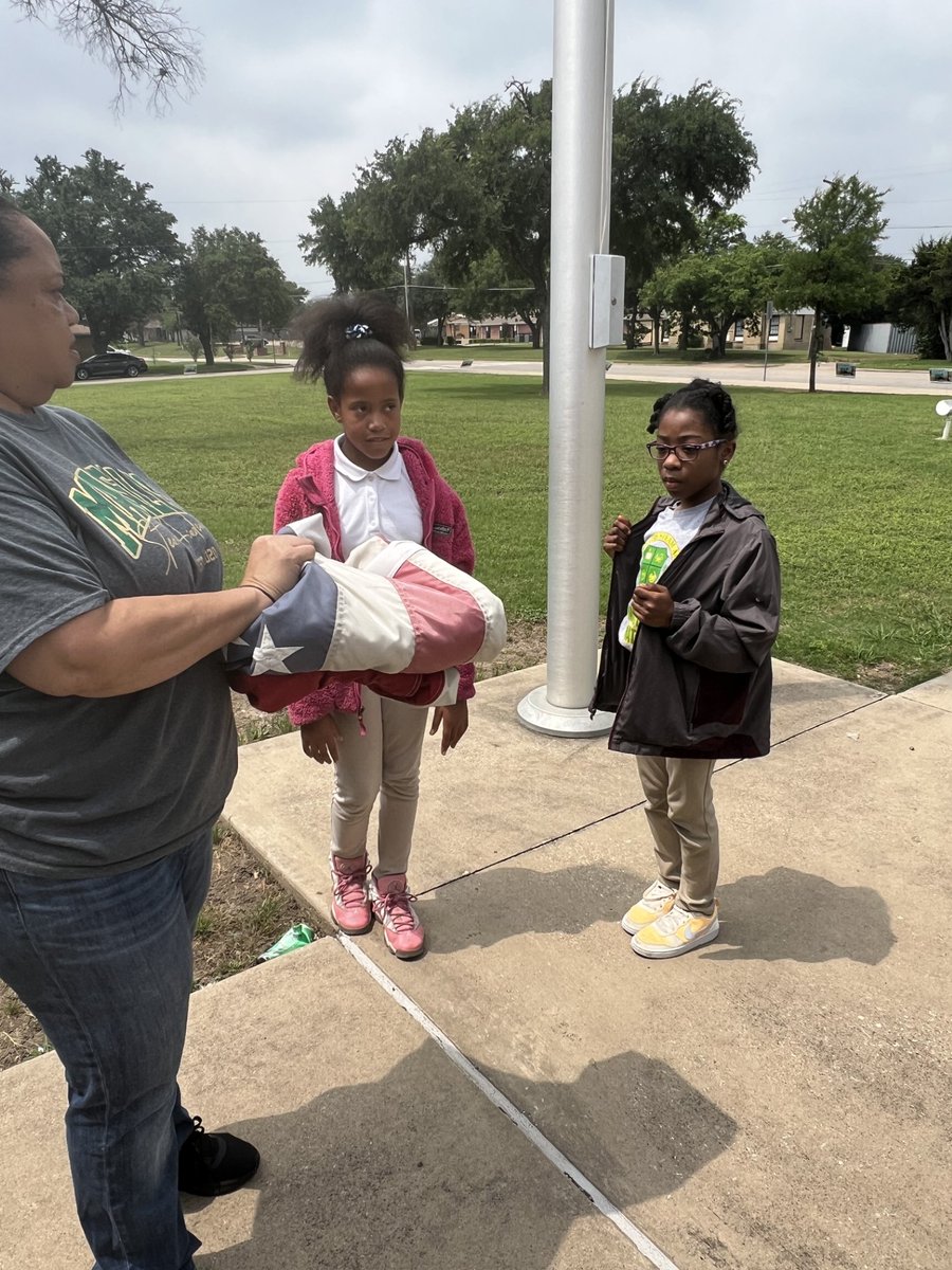 Thank you all for a fantastic school year. Our fabulous students and counselor retired the school flags today and our year is officially done! Have a great summer and Keep Reading! @Tanya_N_Shelton @dallasschools