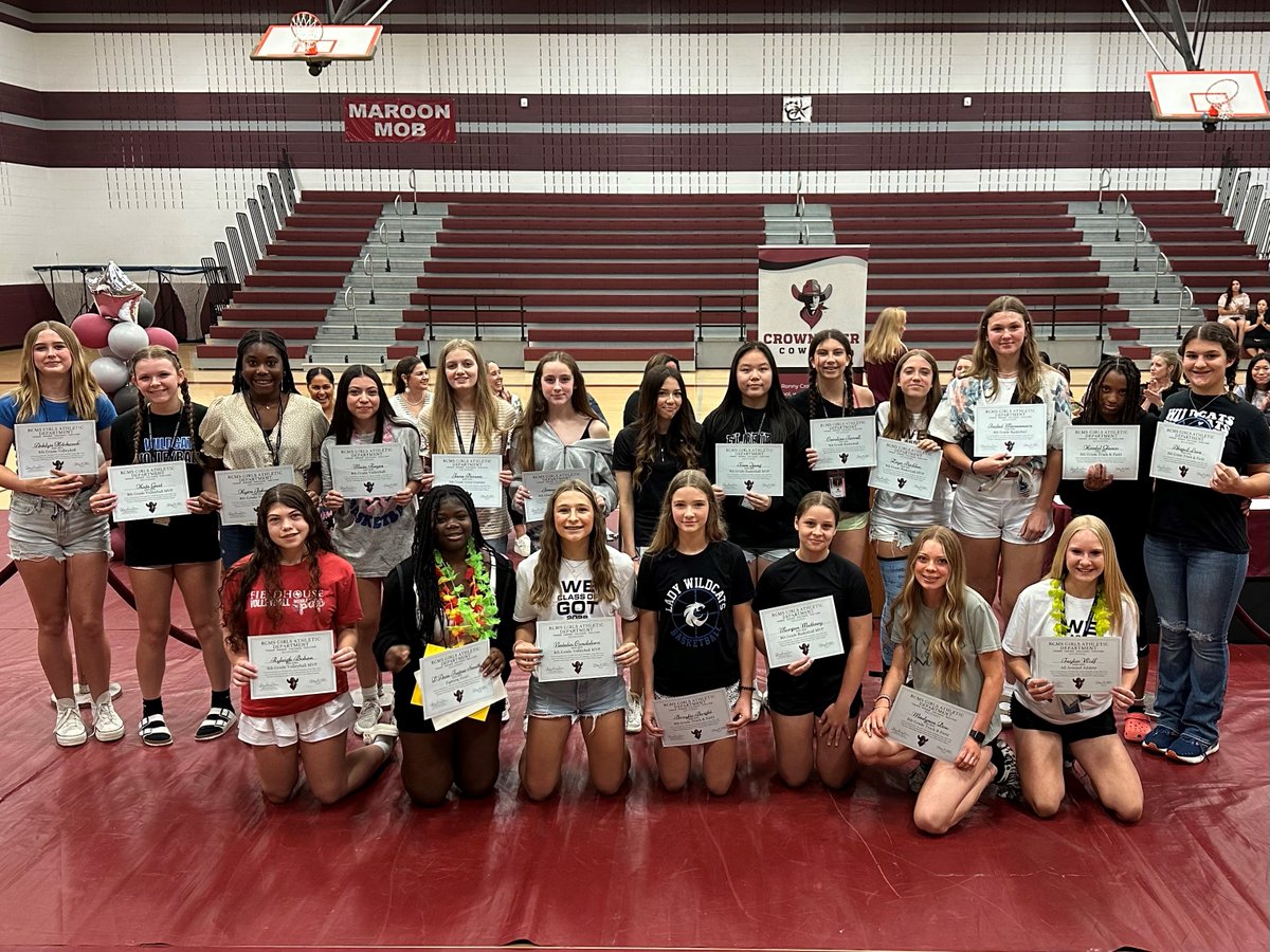 Congratulations to our 8th Grade on their Athletic Awards!! 🏅💪