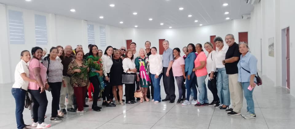 fevemaestros's tweet photo. Fué una jornada de encuentro con líderes sindicales regionales, autoridades educativas: Lenyis Martinez Centro de Desarrollo de la Calidad Educativa, Lorent Duran Sec. de Educ.Zona Educativa,  maestros activos y jubilados del estado Yaracuy. https://t.co/itlDNFWJP6