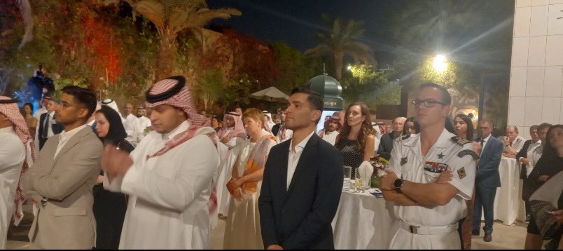 Aur_Prevost_CN's tweet photo. ✅ Great evening at the 🇫🇷 French Residence for #alumniday 👍 Particle physics at menu with the testimony of Dr @ReemTaibah 👩🎓, PhD at #univ_paris_cite, #LPHNE laboratory, on the #Atlas experiment, at #cern, to go beyond the standard model #womenandscience 💪 / 🇫🇷🤝🇸🇦 https://t.co/a3qvwlXQBp