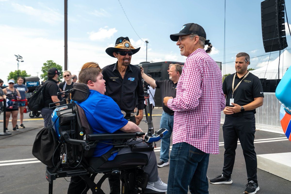 Had fun at @CLTMotorSpdwy today unveiling their version of The King’s Hat!