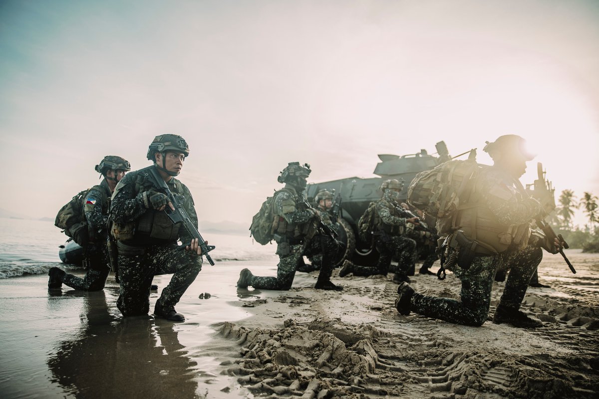 MAY 24 -- #USINDOPACOM forces stand ready and postured today to ensure a #freeandopenindopacific alongside Allies and Partners #readytodayIPC
See more photos of Philippine Marines and 15th MEU conducting a combined urban attack at dvidshub.net/image/8428739/…