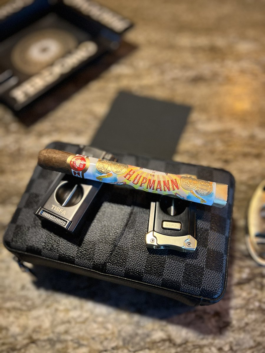 Grabbed an H. Upmann to start the afternoon. Enjoy the day and Cheers. @xifeicigartools #HUpmannCigars #XifeiCigarTools #CigarLifestyle #CigarCulture #CigarSociety #CigarOfTheDay #SmokeClassy #BOTL #SOTL #CigarEnvy #PSSITA #CigarsWithClass #CigarNation #CigarFriends #CigarMoments