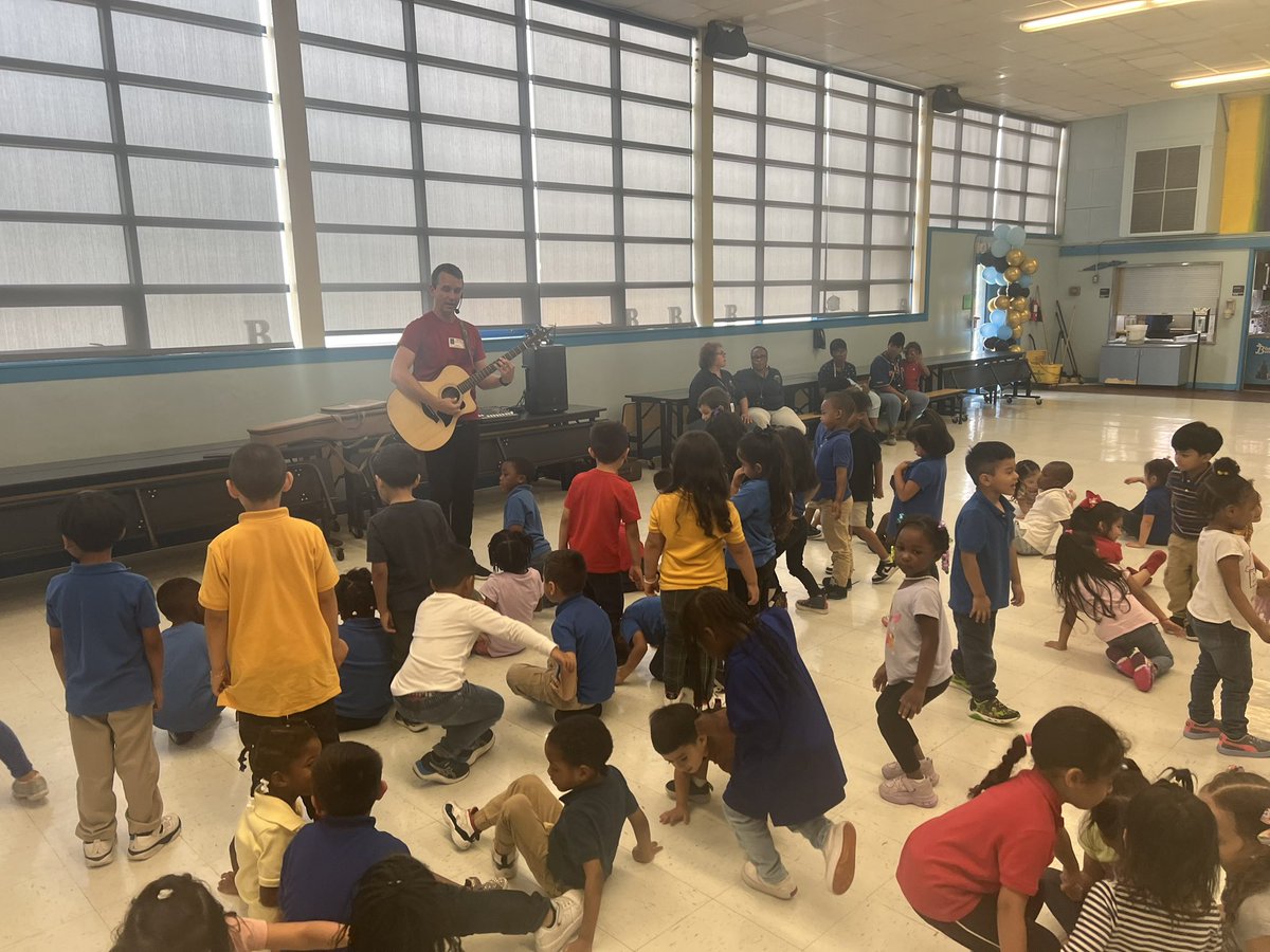 When Nick Young comes to sing to your Pre-K scholars a fun time is had by all!! Thank you <a href="/OfficialGCCSA/">OfficialGCCSA</a> for this awesome treat!! @HisdSouth