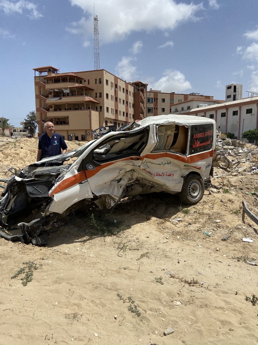 DAlshmwsy's tweet photo. إذا كبرت الصورة ستجد أن الشعب العماني يقف صفاً واحداً مع فلسطين ويتم قصف سياراته جراء ذلك.
#غزة https://t.co/yVuCtyeUIc