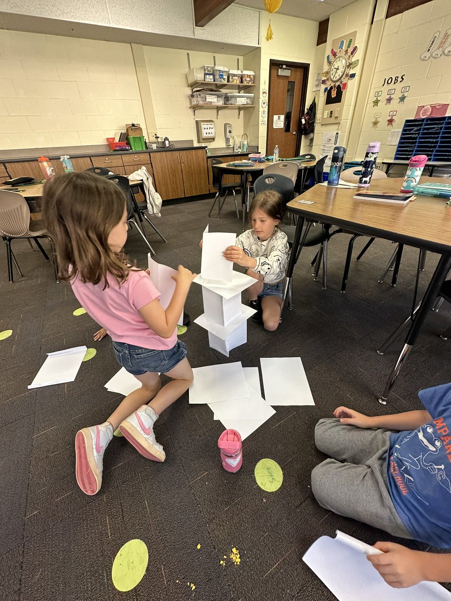 MrsKellyTwarog's tweet photo. T for teamwork day. Who can build the tallest tower with only paper? https://t.co/O6OvTrWlnl