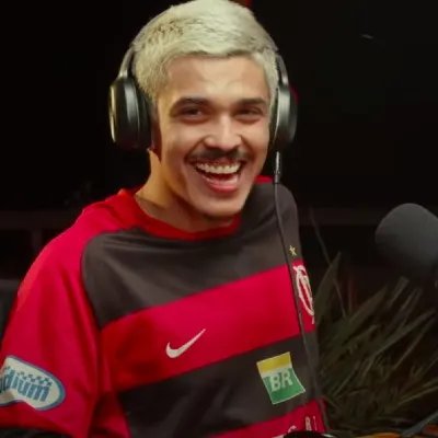 balotaromantico's tweet photo. o que a sociedade quer que eu seja // o que realmente eu sou https://t.co/rogXeHuSXS