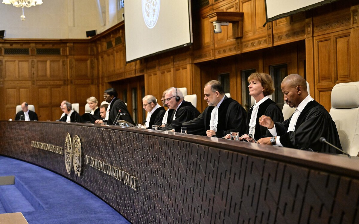 “Israel Terciduk Lagi Kat Pentas Antarabangsa” International Court of Justice baru jer kemukakan keputusan selepas bersidang. Dan nampaknya, Israel dah kena sekali lagi. Dalam thread ni, saya akan jelaskan kat korang apa yang dah berlaku.