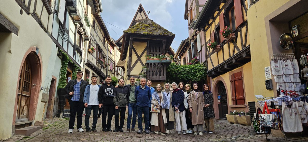 kartalaihl's tweet image. “Dijital Beceri ile Eğitimi Harmanlıyoruz” başlıklı Erasmus+ KA122 hareketliliğimiz, 17-23 Mayıs 2024 tarihleri arasında idarecilerimiz, öğretmenlerimiz ve öğrencilerimizin katılımıyla Fransa’nın Strazburg şehrinde gerçekleşti.

@meb_dinogretimi @ulusalajans #erasmusplusproject