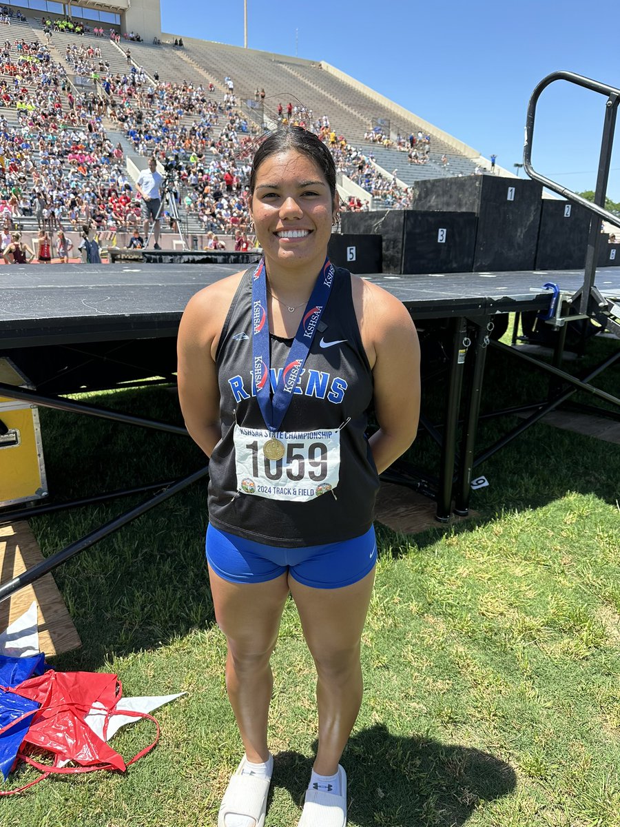 6A girls javelin state champion🥇

Val Galligan of Olathe Northwest wins her 3rd state title in 6A girls javelin with a throw of 141-10, she also won a state title in shot put today. 

#trackinkansas