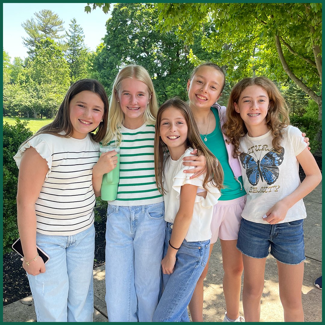rumsoncds's tweet photo. The Upper School kicked off the long weekend with an after-school social. Organized by the Student Council and with support from the Parent Council, the event included a DJ, food truck, lawn games, and plenty of smiles and sunshine. Enjoy the long weekend, Gators! #MyRCDS https://t.co/OIAh3LidR9