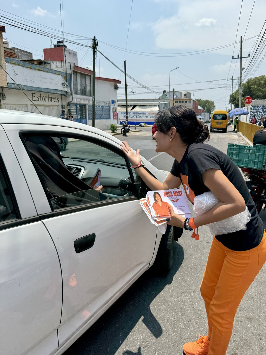 romasoca's tweet photo. Y seguimos trabajando 🙌🏻 y escuchando a las personas, gracias a mis vecinos de la colonia amor por recibirnos.. seguimos con la 🌊 🍊 por un mejor futuro 🧡 
#rosamarysoto #distrito9federal #puebla  
@MovCiudadanoPue @AlvarezMaynez @LBallesterosM @FerMoralesMtz @FedrhaSuriano
@DanteDelgado