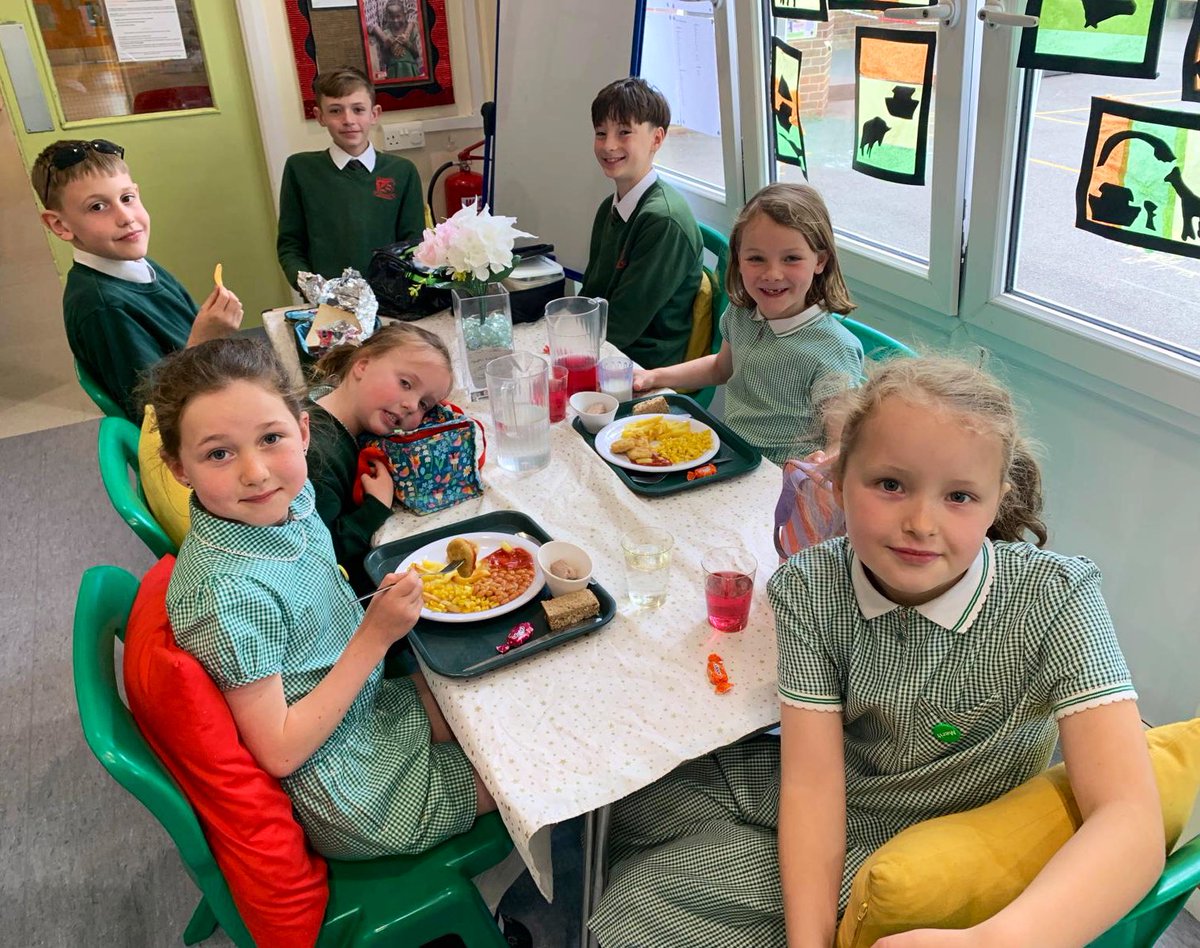 Our top house point earners enjoyed the hospitality of the Golden Table at lunchtime.

And term 5 ends with victory for St Richard, red house. 🔴

Red house pupils may wear own clothes on the first day of term 6.