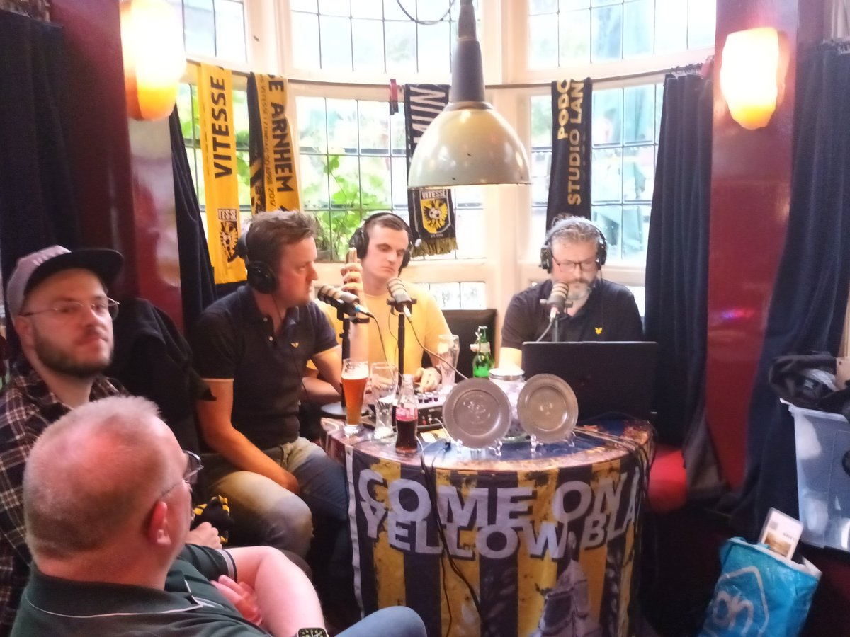 CafeWacht's tweet photo. Podcast studio langs de rijn live in café de wacht https://t.co/3JwRV2dA9d