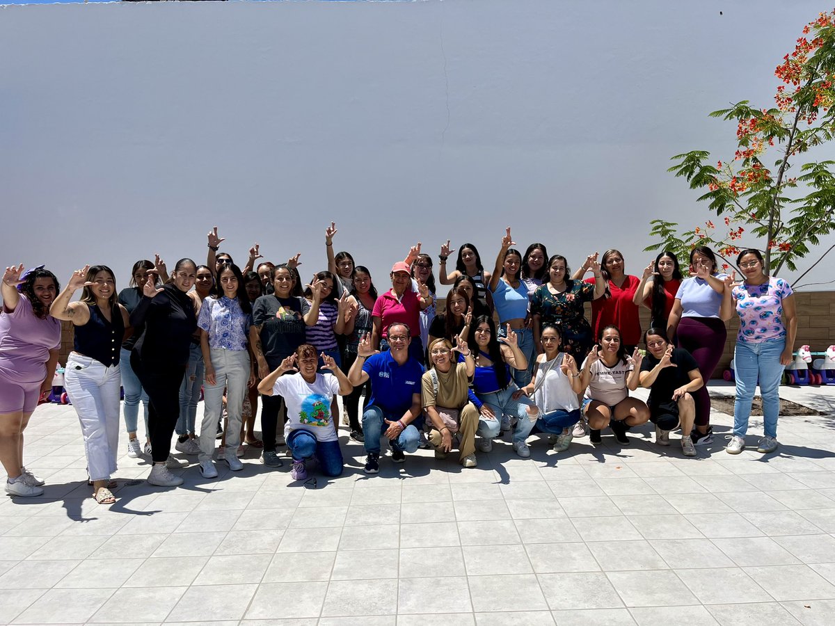 La juventud es la voz del presente y futuro, y escucharla es clave para construir un mundo mejor. Sus ideas, pasiones y visiones nos enseñan tanto como cualquier libro de historia. 
Platica en #Leon por un #México y #Guanajuato con fuerza y corazón! 
#LibiaGobernadora #VotaLibia