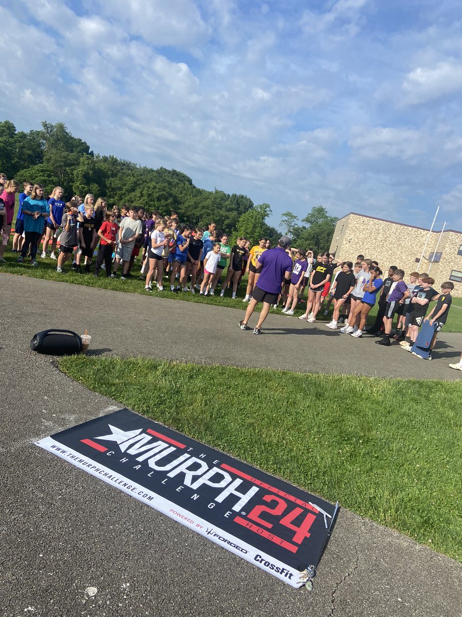 Holiday Park 6th graders participated in a modified Murph this morning and did incredible! Cheering eachother on working hard! Can’t wait to see 5th graders complete the challenge Tuesday!