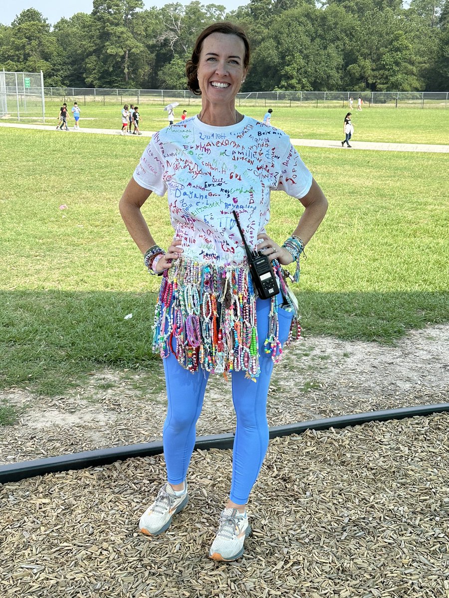 Our awesome PE aide, Mrs. Alexander, has been making and trading friendship bracelets with our @MetzlerKISD Huskies this year. 🐾💙 For the last day she created a skirt to show off all of her bracelets. Mrs. Alexander builds lasting relationships with all students. #KISDPRSquad