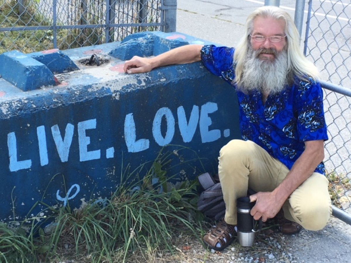 k8robinelliott's tweet photo. You know who they are — those people who come into the world &amp; grow amazing things — quietly weaving networks, planting seeds, sustaining gardens &amp;  friendships, hopes for a better future. 

We are so fortunate when they enter our lives.

Ron was such a person. RIP, Fave🐝ing. https://t.co/JcT7CdF9aZ