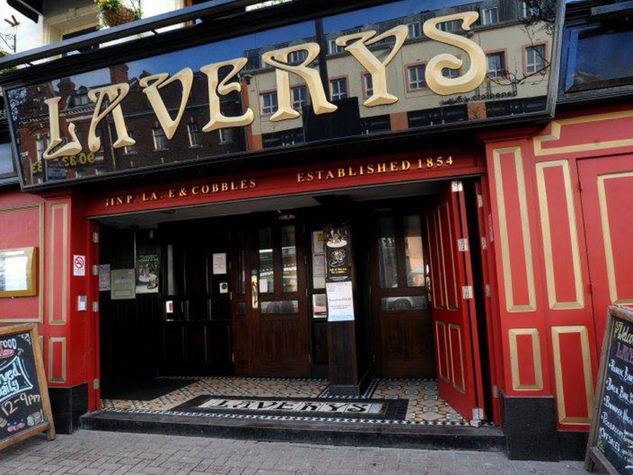 LUfansnetwork's tweet photo. CALLING ALL LEEDS FANS IN BELFAST AND NORTHERN IRELAND

The @star_whites are meeting up in @LaverysBelfast in the city’s Bradbury Place on Sunday for the big game ⚽️🏆

Get along and get behind Daniel and the Lads 🤍💛💙.

#mot #lufc #belfast #alaw #norniron https://t.co/A3q967TiNL
