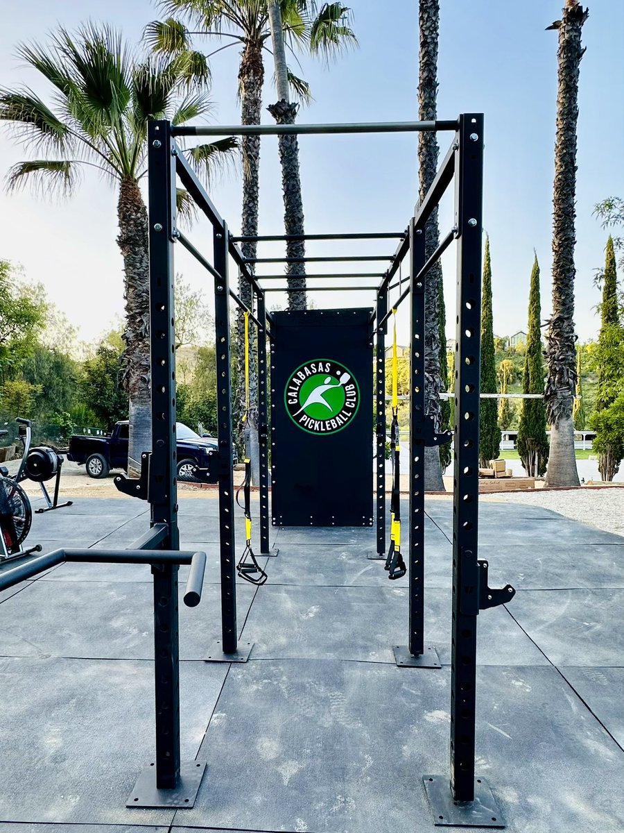 BeaverFitUSA's tweet image. Latest install 📍 Calabasas Pickleball Club 

With a Shred Shed to securely store all of their training accessories, a 10’ rig for strength + functional exercise, and cardio equipment for conditioning, this fitness zone is going to keep members #DamStrong on and off the courts 🏓