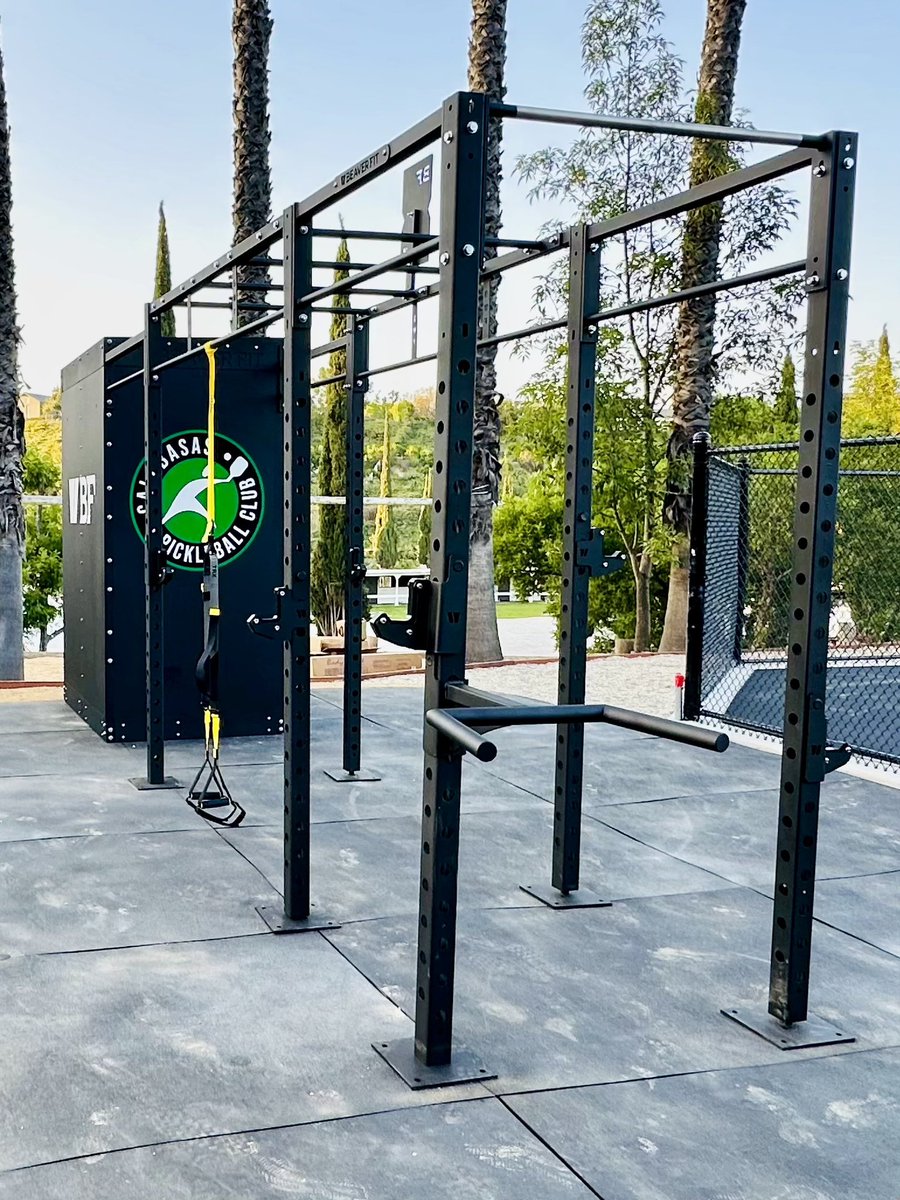 BeaverFitUSA's tweet image. Latest install 📍 Calabasas Pickleball Club 

With a Shred Shed to securely store all of their training accessories, a 10’ rig for strength + functional exercise, and cardio equipment for conditioning, this fitness zone is going to keep members #DamStrong on and off the courts 🏓