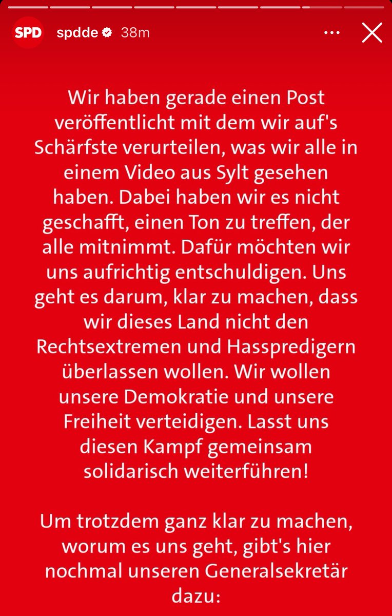 Dieses Statement ist maximal unangenehm, wieso verurteilt man etwas, was man selbst geteilt hat? Man kann sich entschuldigen, aber so wirkt es völlig absurd. Und seit wann verteidigt man Deutschland oder eine Demokratie indem man parolen kopiert? „Alles für Deutschland“ oh