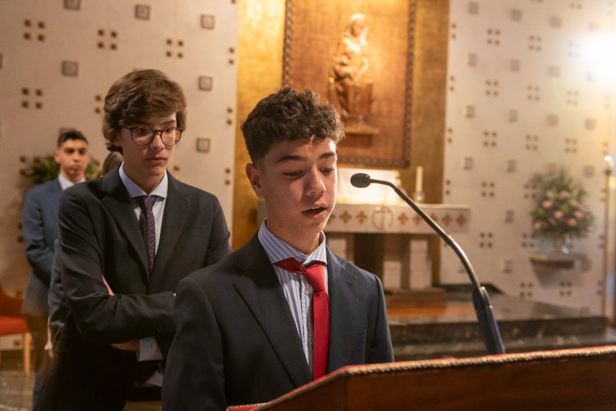 ColegioTajamar's tweet photo. CONFIRMACIONES🕊️ Hace dos semanas un grupo de Secundaria recibió el sacramento de la Confirmación junto al Vicario d. Juan Carlos Merino. Si quieres saber en qué consiste este sacramento, te dejamos un enlace con más información. 
#Confirmaciones 

ℹ️ https://t.co/fbtxa3VXa7 https://t.co/6JeQvHQ1GP