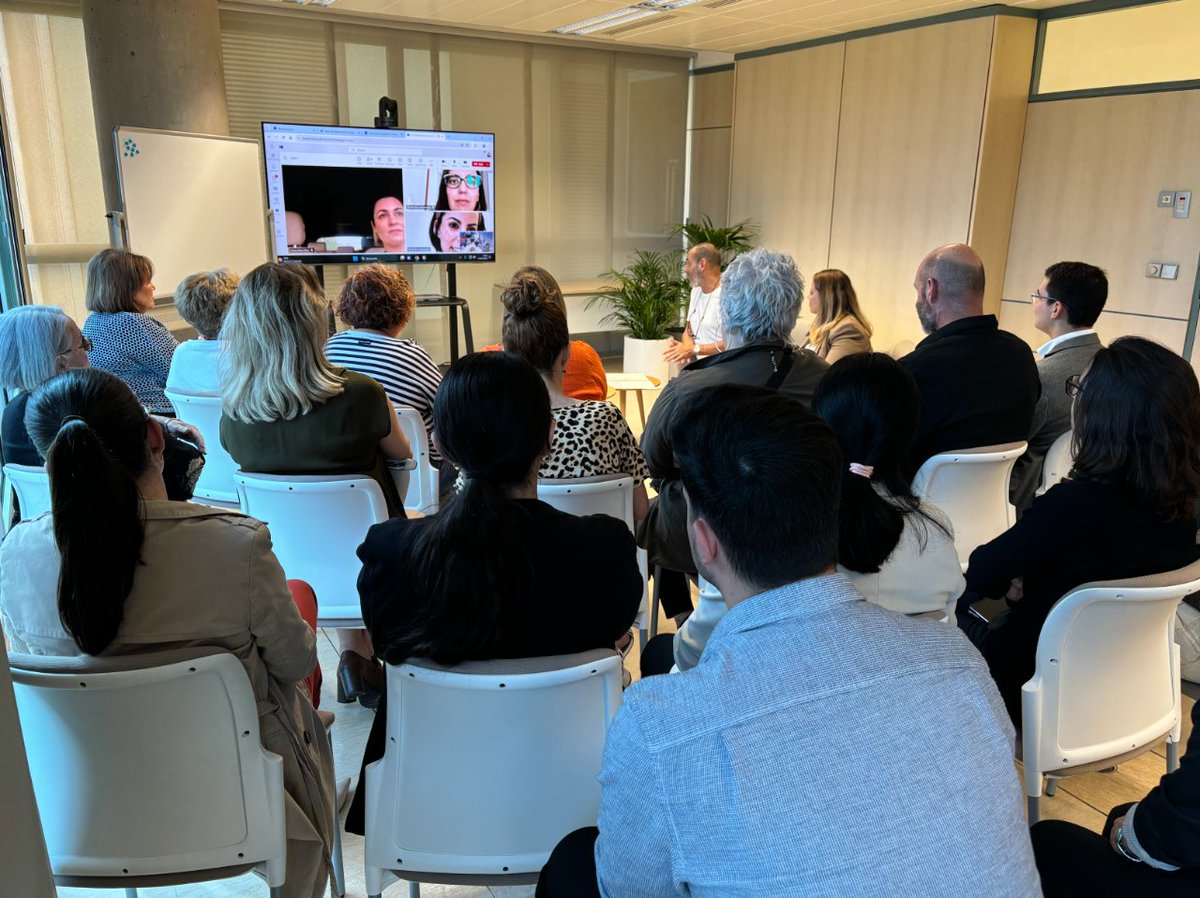 ¡Presentamos nuestro Club de Lectura Cajasiete! 📚 Casi una treintena de personas acudieron al primer encuentro con nuestro club. ¡Muchas gracias a todos los participantes! ¡Les seguiremos actualizando, lectores! 💚