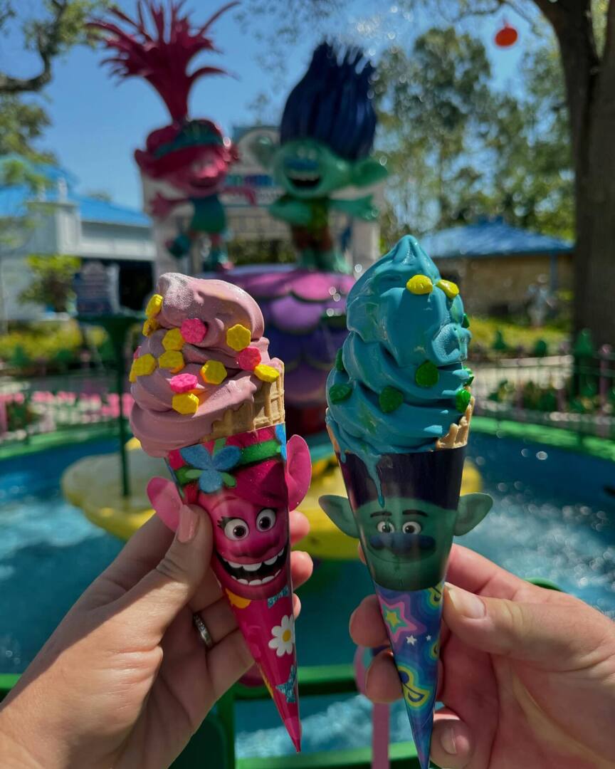 We tried the new Troll Treats soft serve ice cream! We picked up the Poppy-Lucius Pink,a pink lemonade with flower sprinkles and glitter on top! BroZone Berry is huckleberry flavor. 

@adventuresofmoey  @dreamworks @universalorlando 

#universalstudios #… instagr.am/p/C7XLhxPP1Go/