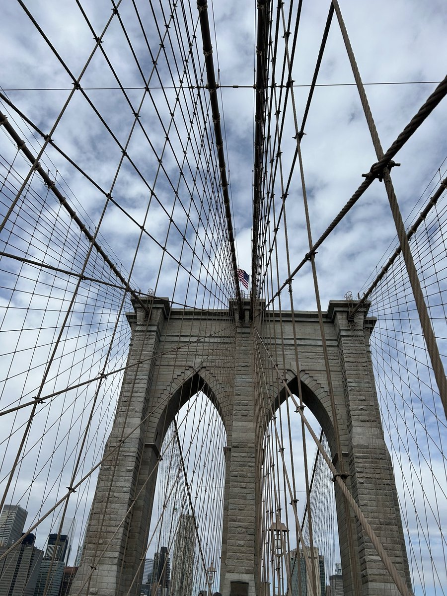 @KellyrKopp <a href="/nycgov/">City of New York</a> <a href="/NYC/">New York, New York!</a> <a href="/nycfeelings/">NewYorkCityFeelings</a> I have a similar shot from my travels   Happy 141 birthday. 😊🇺🇸