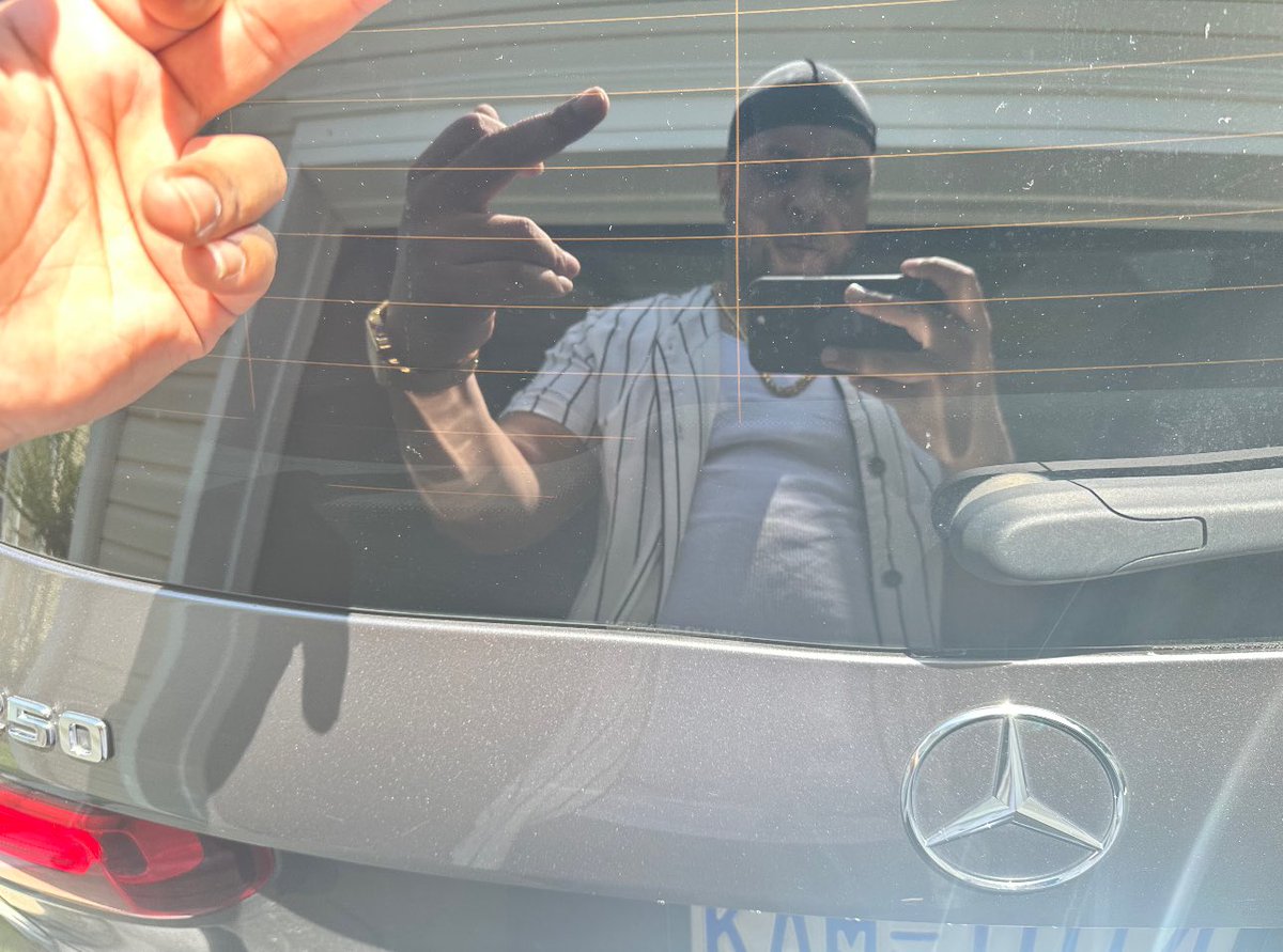 _Twone's tweet photo. I come in peace ☮️✌🏽 https://t.co/8GM2KBnAXf