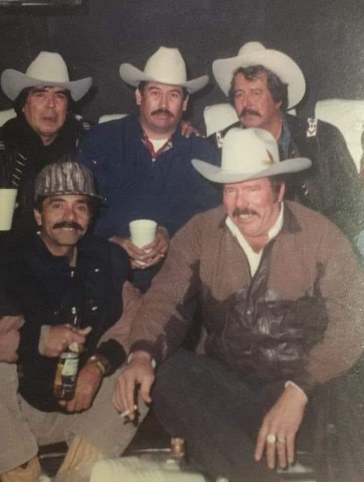 corridosybandas's tweet photo. Mis tíos bien orgullosos viéndome como pisteo a lo desgraciado como ellos. https://t.co/ADcNyrJkLT