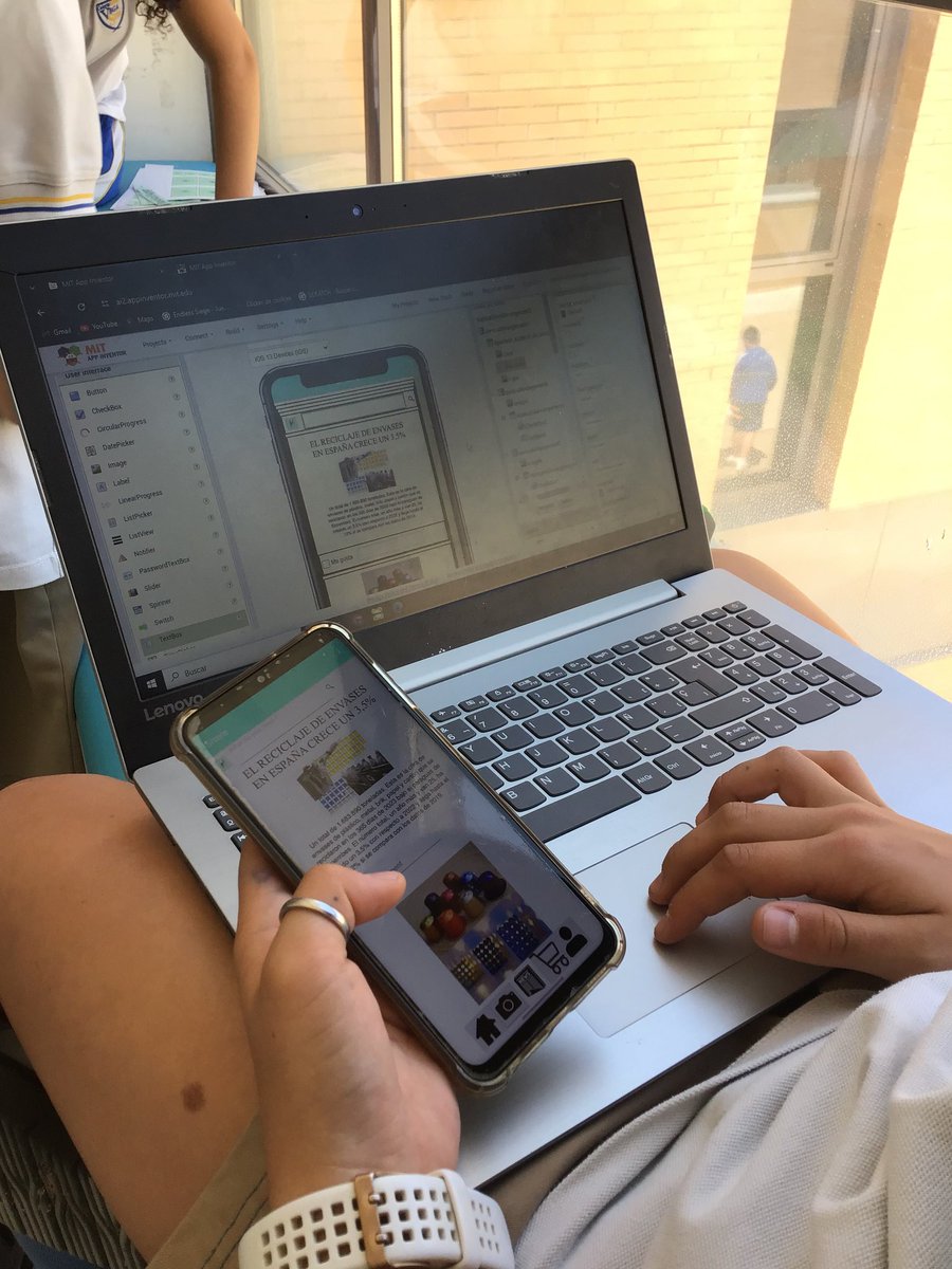 eltallerdeada's tweet image. Mañana las alumnas de 2° ESO acudirán a la final regional de @TechnovationMad 
Están muy ilusionadas, hoy hemos estado con los últimos retoques para el stand.
#aplicacionesmoviles #programación #stemgirls