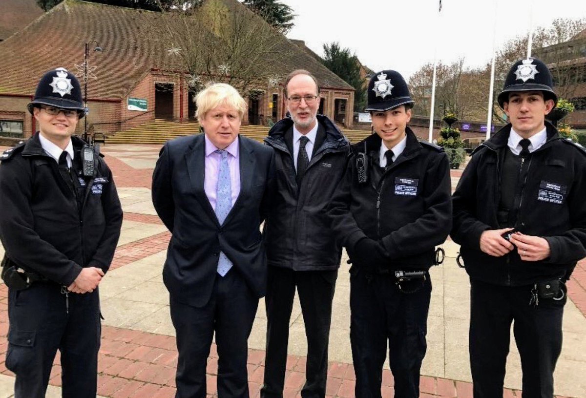 @jonsopel Like that time when nobody told Boris Johnson you shouldn't stand with your hands behind your back when there are a load of coppers nearby