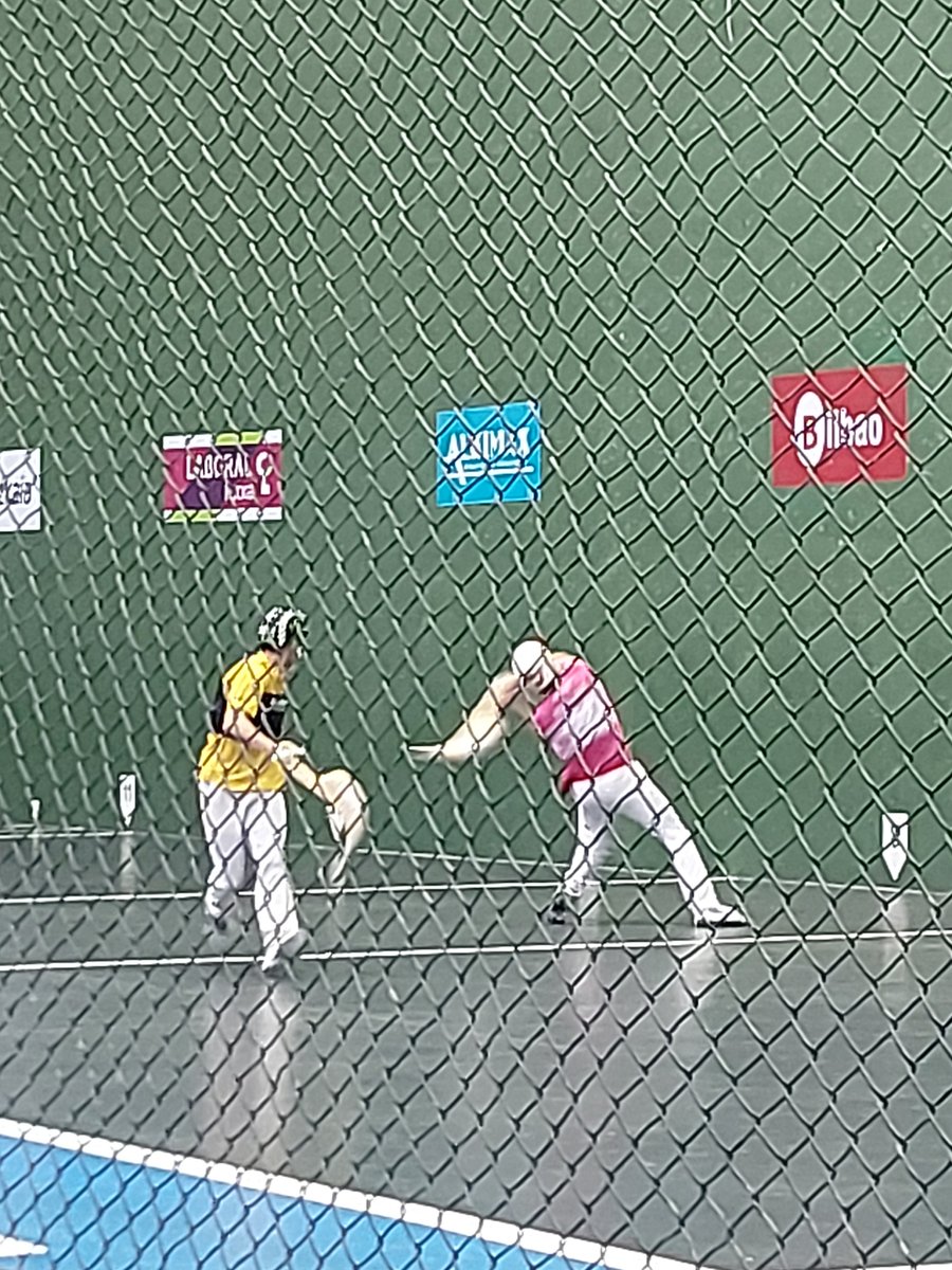 Spoiler barik. 
Aquí en Bilbao... en directo y  el partido, bastante igualado.