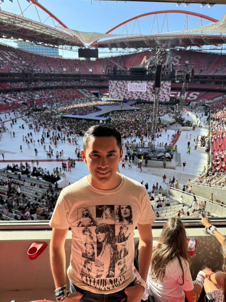benxcf's tweet photo. Ready for it #LisbonTSTheErasTour 🤩🙌🏻
@pttswift 
@taylornation13 
@taylorswift13 https://t.co/VBj1shcxfd