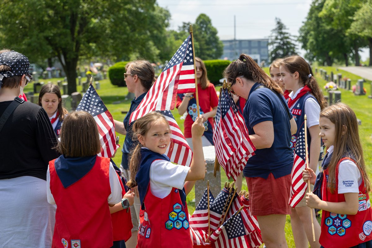 PHOTOS: #WestChesterOH Memorial Day Setting of the Flags 2024 facebook.com/media/set/?set… #BestPlacestoLive