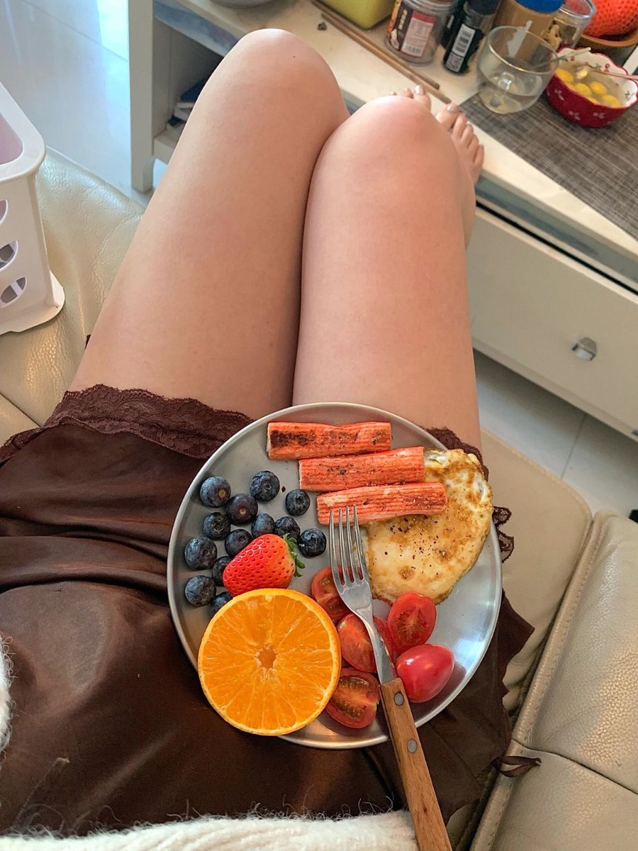 "Dream big, eat well. It boosts memory - Eating breakfast each morning improves your ability to learn and memorise things.😋😋
