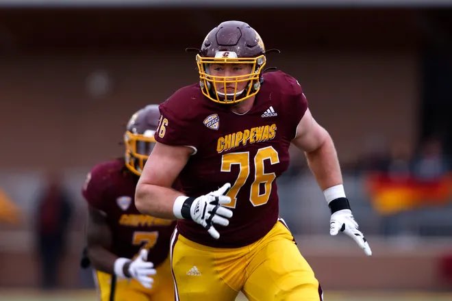 After a GREAT conversation with <a href="/coachbtorrey/">Brandon Torrey</a> I’m blessed to say that I received another full ride scholarship offer from <a href="/CMU_Football/">Central Michigan Football</a> !!

<a href="/CoachRyanClark/">Ryan Clark</a> <a href="/EnloeHSFB/">Enloe Football</a>