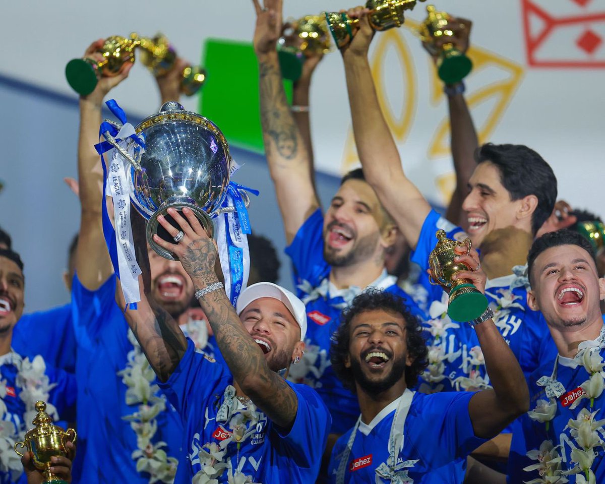 R6fwaf's tweet photo. #تتويج_الهلال
احتفالية ابطال الدوري💙💙💪 https://t.co/8Bs9Jvh7ZL