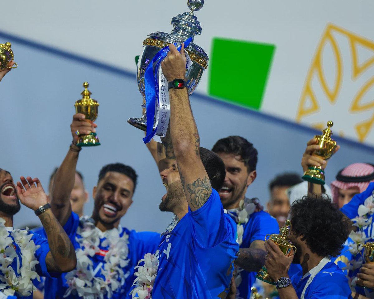R6fwaf's tweet photo. #تتويج_الهلال
احتفالية ابطال الدوري💙💙💪 https://t.co/8Bs9Jvh7ZL