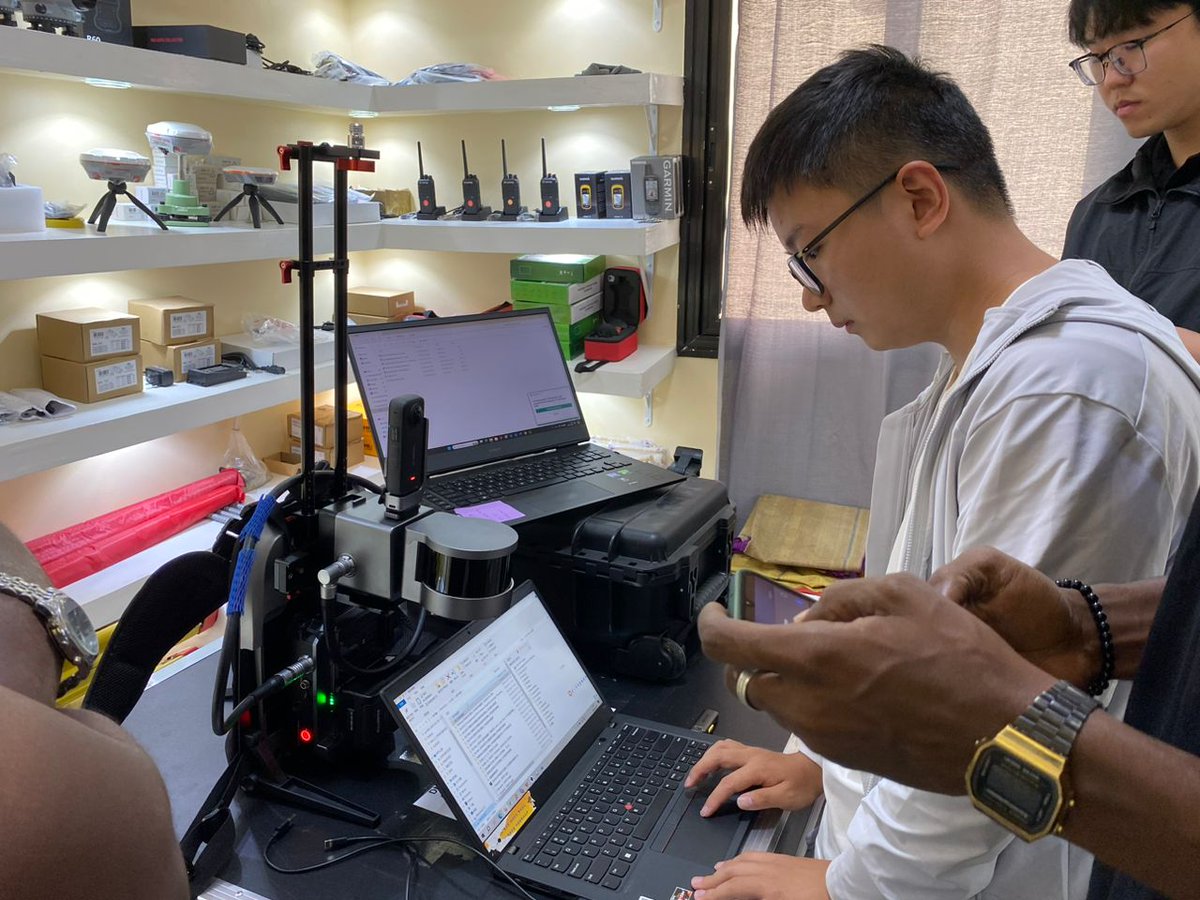 GSAFRIQUE's tweet photo. 🇸🇳📍Tous nos remerciements à l'usine ComNav Technology Ltd. pour avoir envoyé ses #Experts à l'endroit de notre société pour assister à notre première édition et renforcer notre équipe technique avec une formation approfondie sur les nouvelles technologies géospatiales.#Laser https://t.co/YUFCh9qMys
